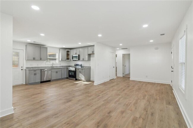 Building Photo - 4179 Hanes Dr