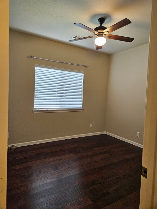 Building Photo - 112 Rustic Tr