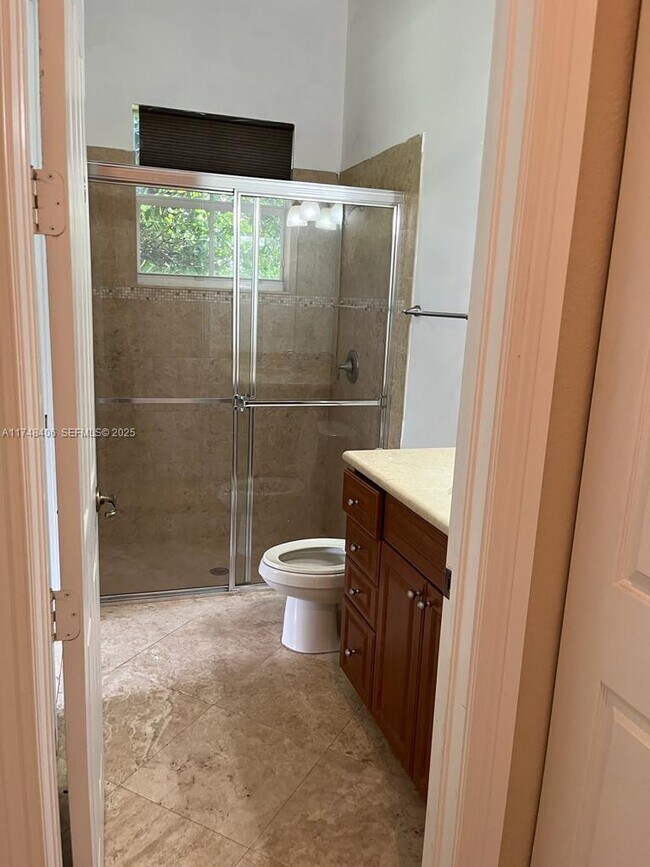 Building Photo - 2750 Jockey Cir