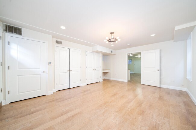 Building Photo - 149 Webster Ave