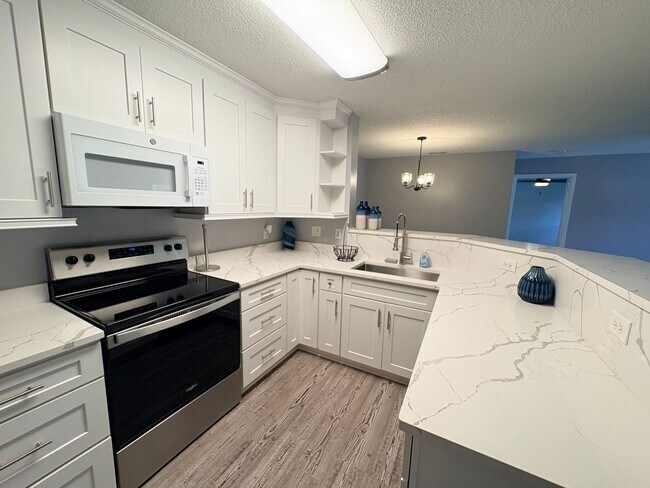 Building Photo - Welcome To The Estates At Westbury