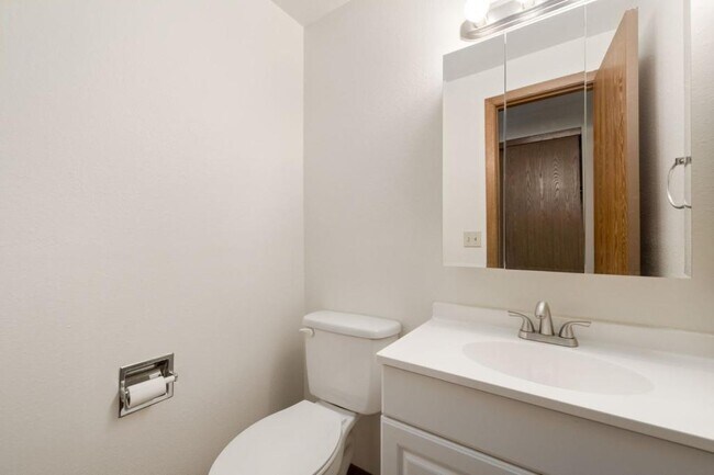 Building Photo - 1804 Lily Pl
