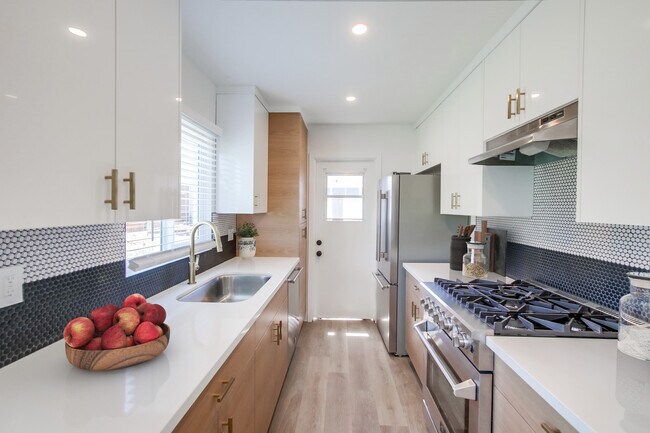 Building Photo - The Leland – Luxury Interiors. Coastal Energy. Fully Pet-Friendly Living in La Jolla.