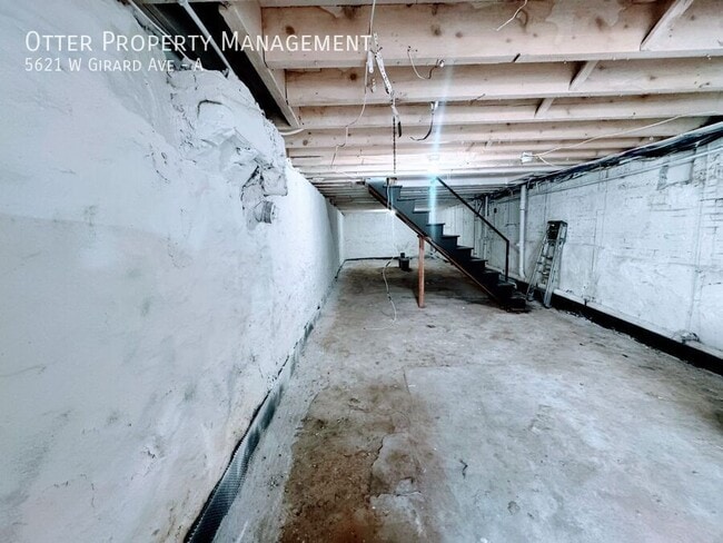 Building Photo - 5621 W Girard Ave