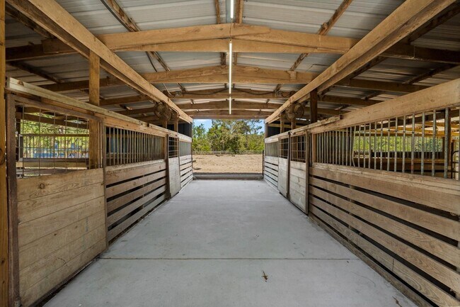 Building Photo - Country Living Rental on 26+ Acres!