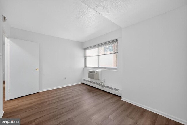 Building Photo - 2101 Chestnut St