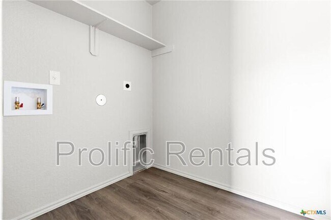 Building Photo - 103 Lost Trl