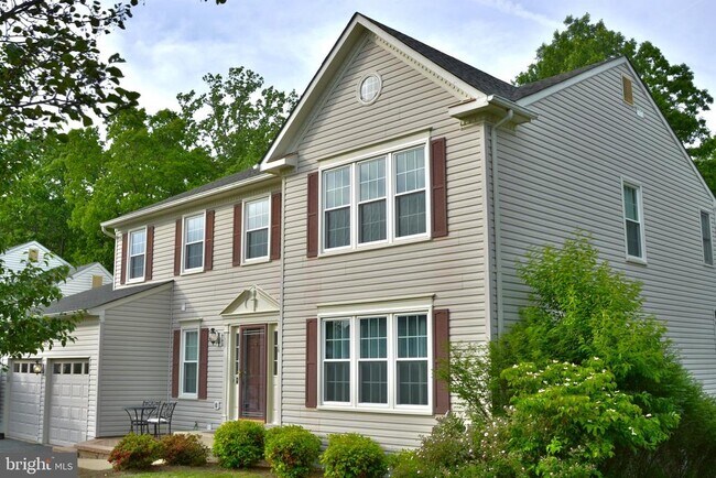 Building Photo - 18 Willow Glen Ct