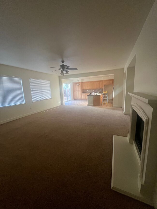 Building Photo - 145 Abelia Ln