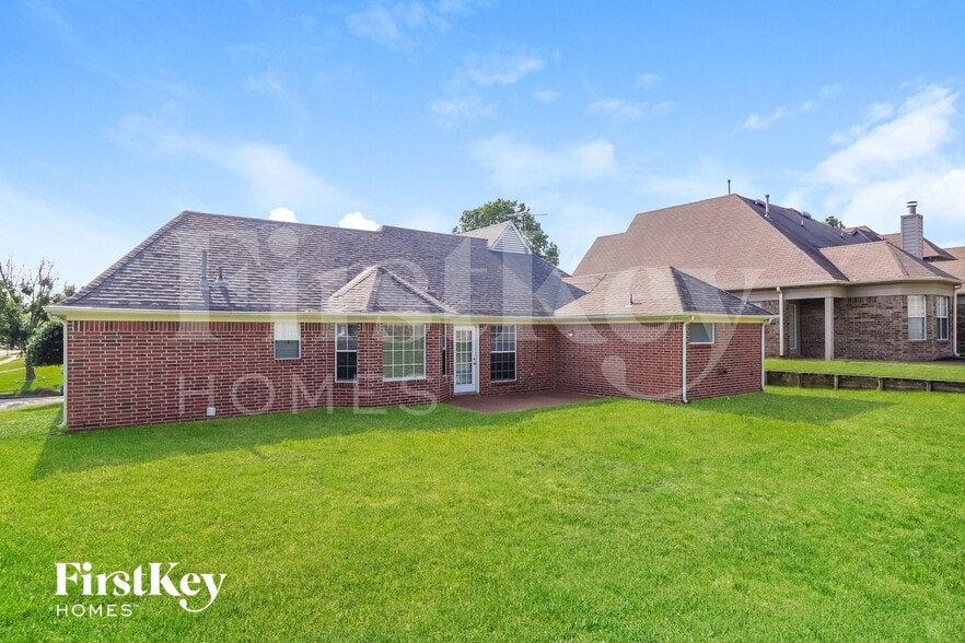 Building Photo - 1060 Mossy Knoll Dr