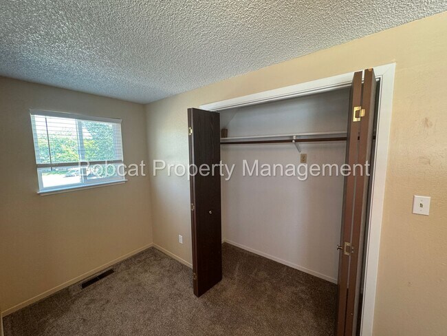 Building Photo - 20 Bodie Dr