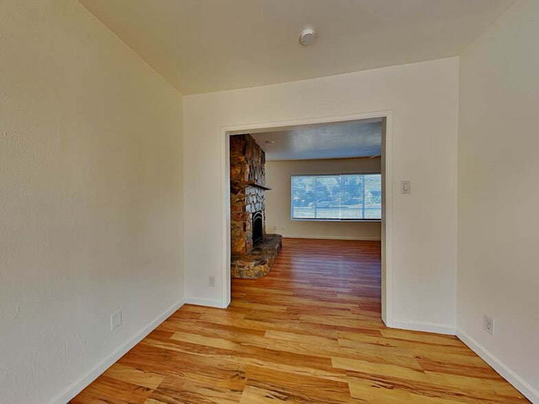 Building Photo - 2707 N 27th St