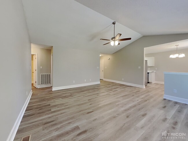 Building Photo - 1412 Grovewood Dr