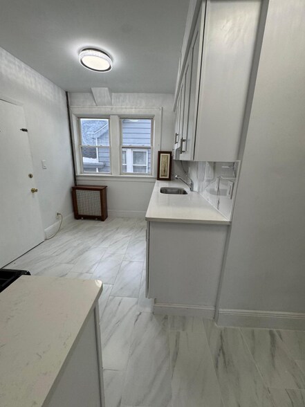 Building Photo - 334 Midland Ave