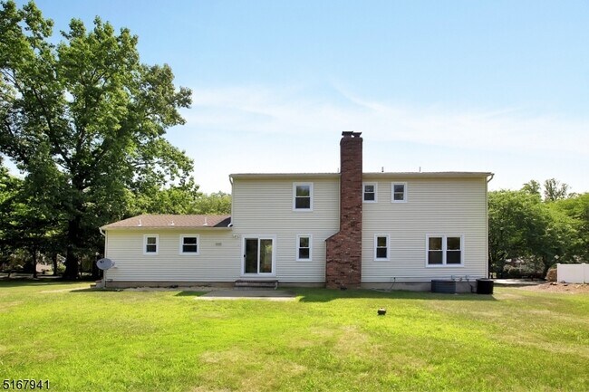 Building Photo - 6 Jean Dr