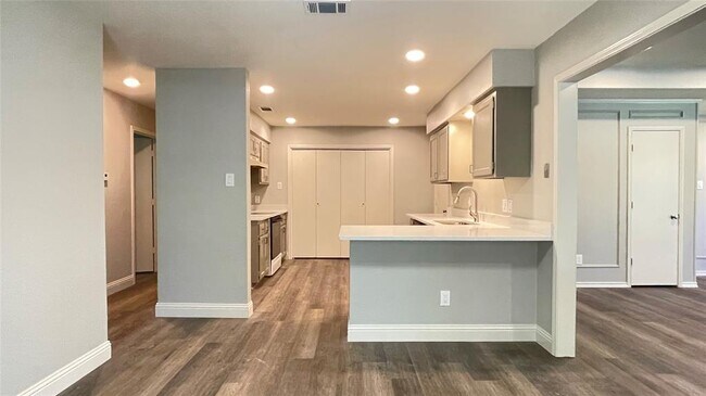 Building Photo - 3401 Dovecreek Dr