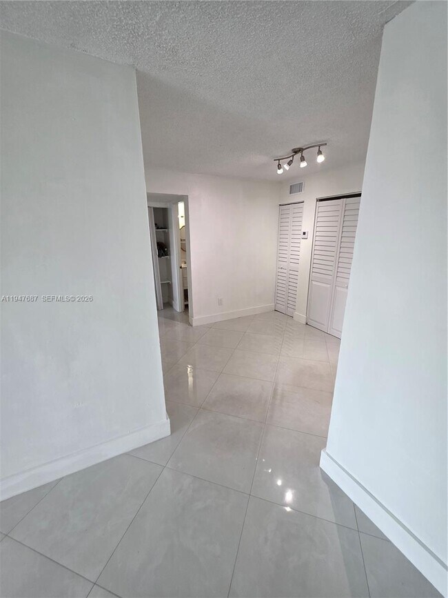 Building Photo - 8307 SW 142nd Ave