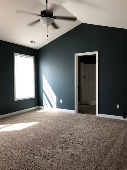 Building Photo - 5811 Islip Dr