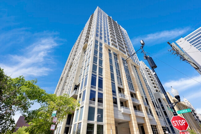 Primary Photo - 700 N Larrabee St