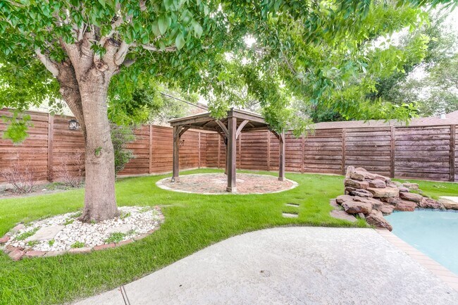 Building Photo - 7906 Del Monte Dr