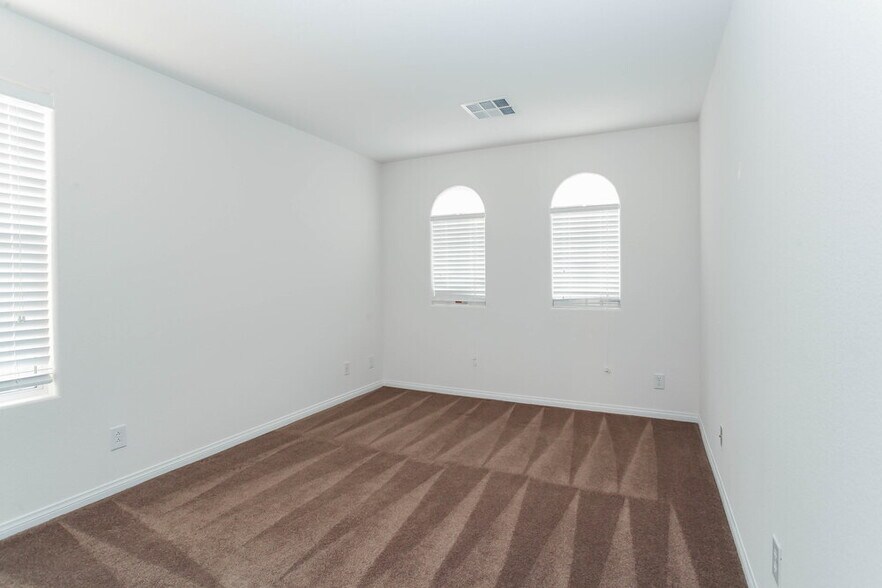 Building Photo - 7924 N Kelburn Hill St