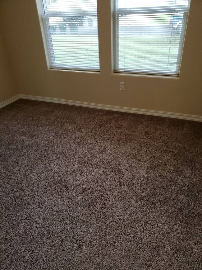 Building Photo - July & August Rent FREE - Central Heat & Air/ Garage/ Bonus Room