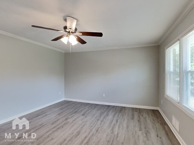 Building Photo - 2180 Rockdale Dr NW