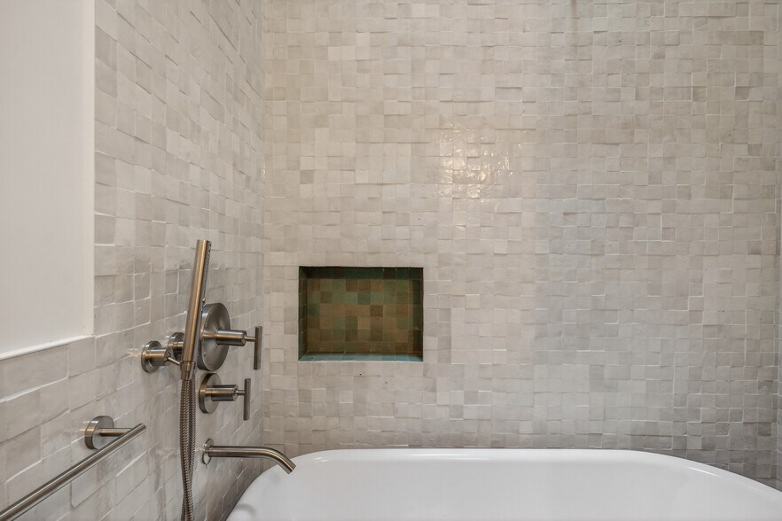 Building Photo - 316 Wall St