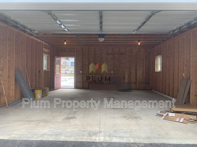 Building Photo - 648 Angels Ct