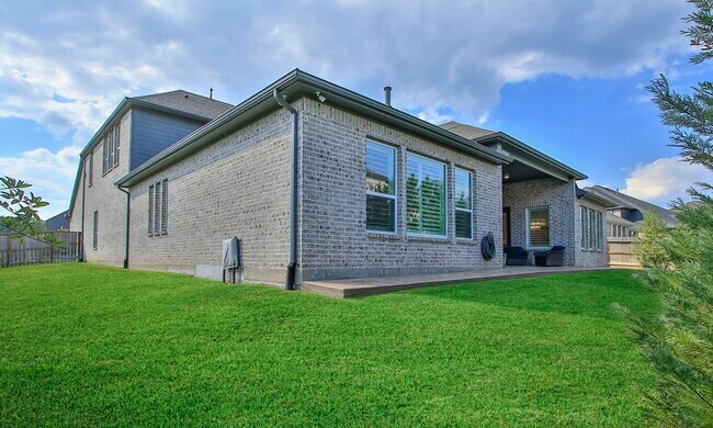 Building Photo - 902 Falcon Hollow Ln