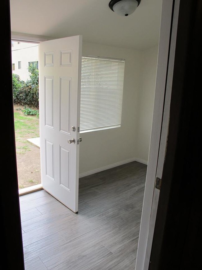 Small Bedroom - 1172 Ruberta Ave