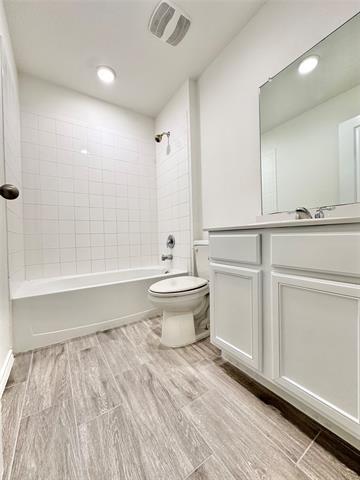 Building Photo - 604 Meadow Wood Ln