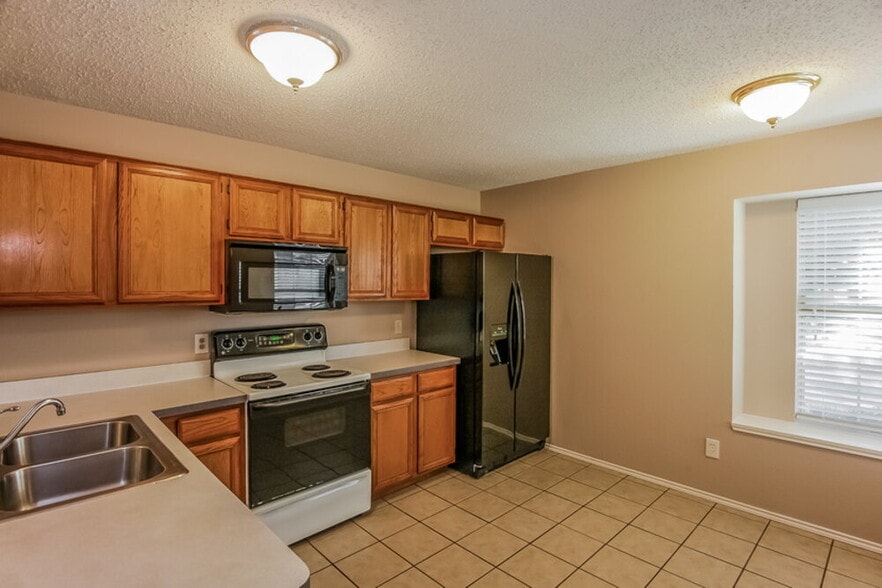 Building Photo - 6505 Nicole Way