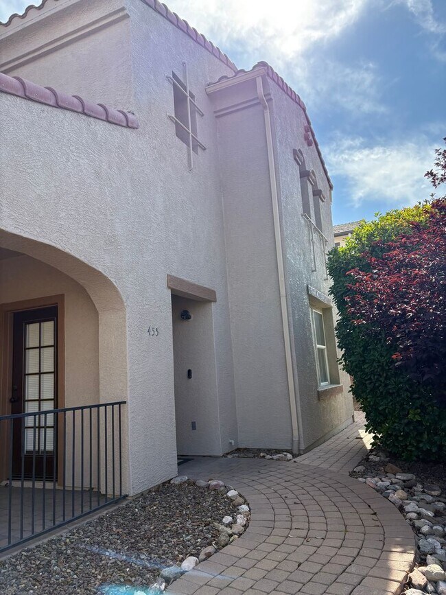 Building Photo - Furnished, 1-Year Long-Term Rental