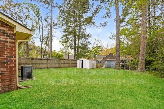 Building Photo - 9506 S Cardinal Dr