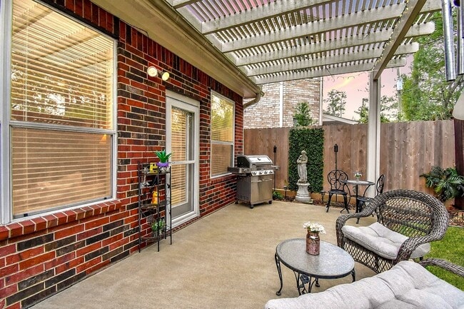 Building Photo - 1446 Sherwood Park Cir