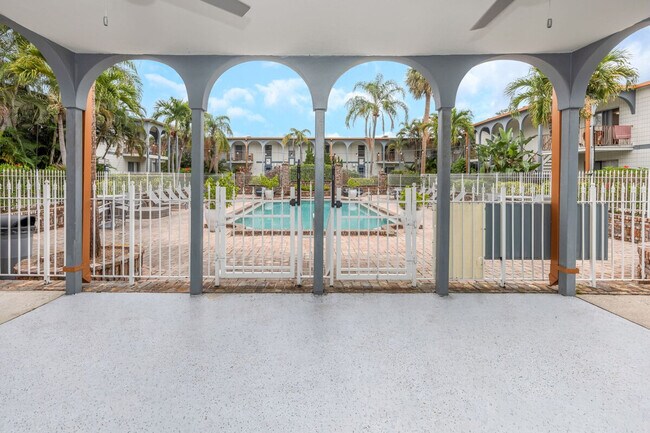 Building Photo - 4403 W Cleveland St