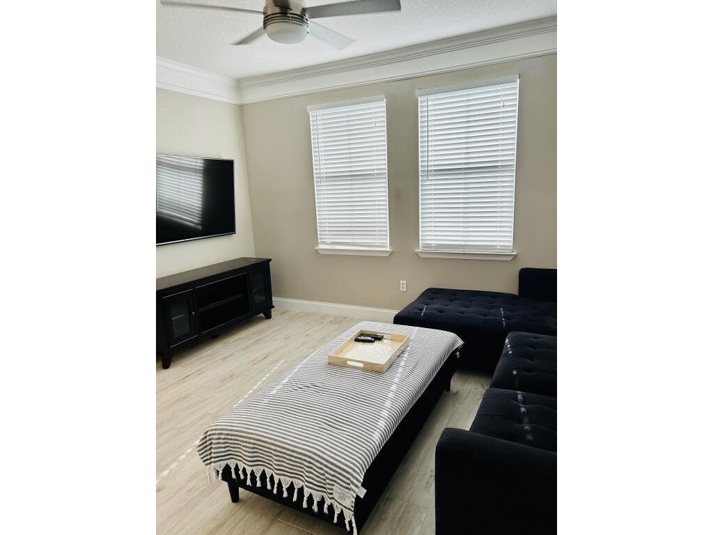 Building Photo - 2046 Alta Meadows Ln