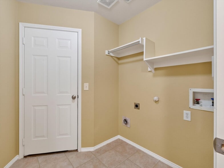 Building Photo - 3004 Sawgrass Dr
