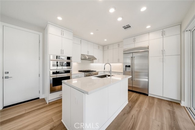 Building Photo - 716 Olivier Dr