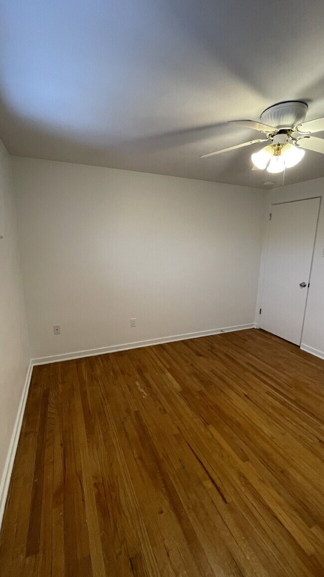 Building Photo - Charming 3 bed, 2 bath with finished basement!