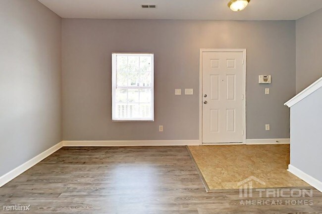 Building Photo - 956 Willow Creek Dr