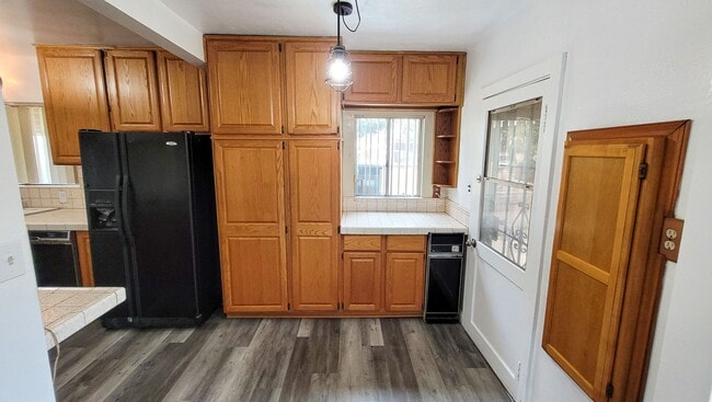 Building Photo - Large 3 Bedroom 2 Bath House!