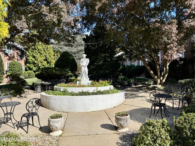 Building Photo - 283 Spring St