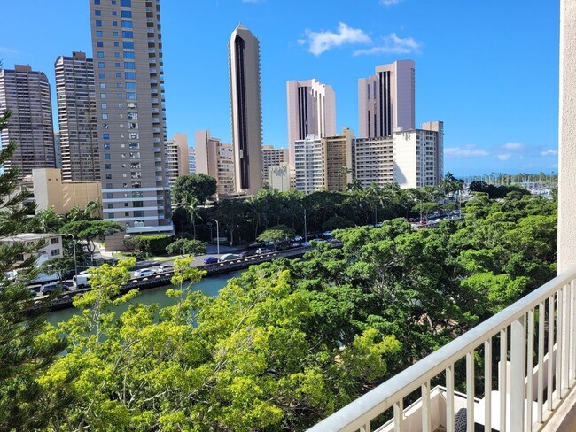 Building Photo - Newly Renovated 1bd, 1ba, Assigned 1pkg 648sqft. for $2200