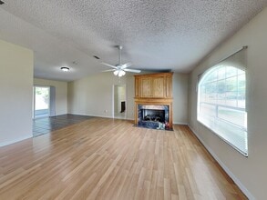 Building Photo - 137 Rebecca Dr NE