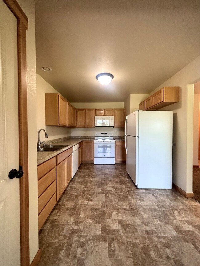 Building Photo - 310 5th Ave W