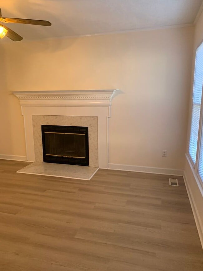 Building Photo - PET FRIENDLY-3 BEDROOM WITH DOWNSTAIRS PRIMARY SUITE- 717 St.Catherines~3 brm 2.5 bath~wood burni...