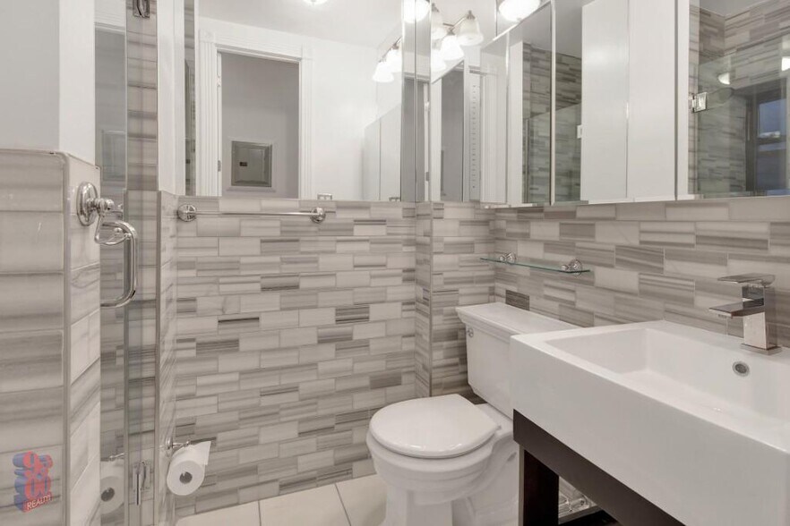 Building Photo - 250 Mott St