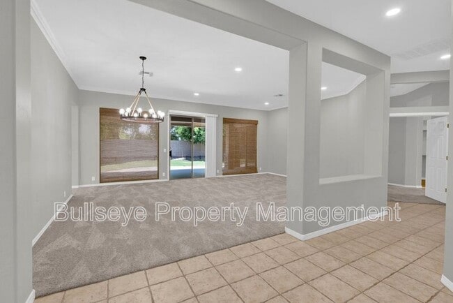 Building Photo - 1550 N Robin Ln